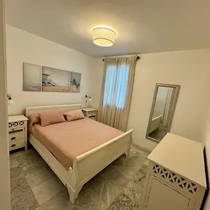 apartamento-universal-la-linea-de-la-concepcion.es-andalucia.com/